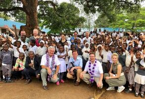 DERPART Delegation eröffnet Schule in Kenia